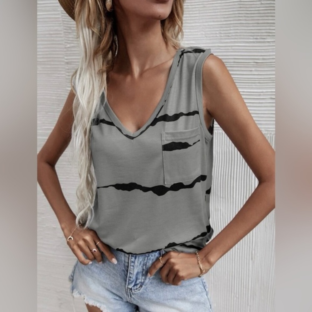 Graphic Print Pocket Patched V-neck Tank Top